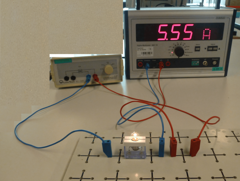 Datei:Digitalmulti mit Gluehlampe.png